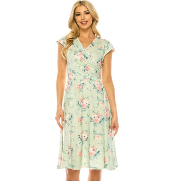 Haute Edition Dresses & Skirts - Chic Mint Floral Midi Dress